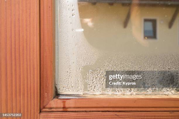 double glazing with condensation  water drops - windowframe stockfoto's en -beelden