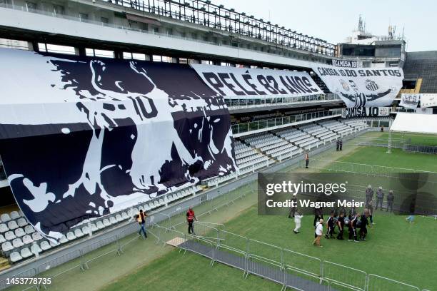 The coffin of Brazilian football legend Pelé arrives at Vila Belmiro stadium on January 02, 2023 in Santos, Brazil. Brazilian football icon Edson...