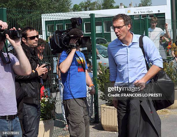 French national football team's head coach, Laurent Blanc arrives on May 28, 2012 at the airport in Le Touquet Paris-Plage, northern France,...