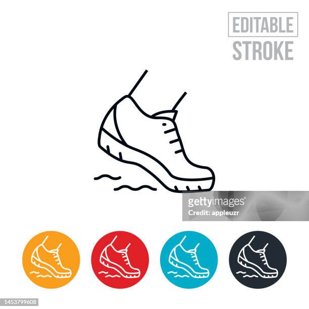 ilustraciones, imágenes clip art, dibujos animados e iconos de stock de primer plano de un pie de excursionista con zapato de senderismo icono de línea delgada de senderismo - trazo editable - subir escaleras