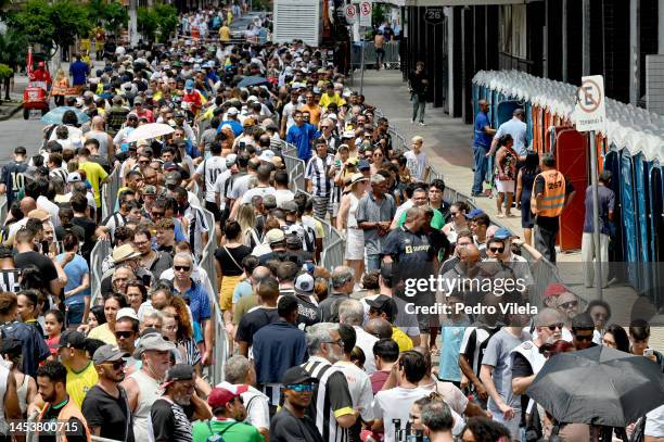 Mourners queue outside Vila Belmiro stadium to pay their respects to late football legend Pelé on his funeral on January 02, 2023 in Santos, Brazil....