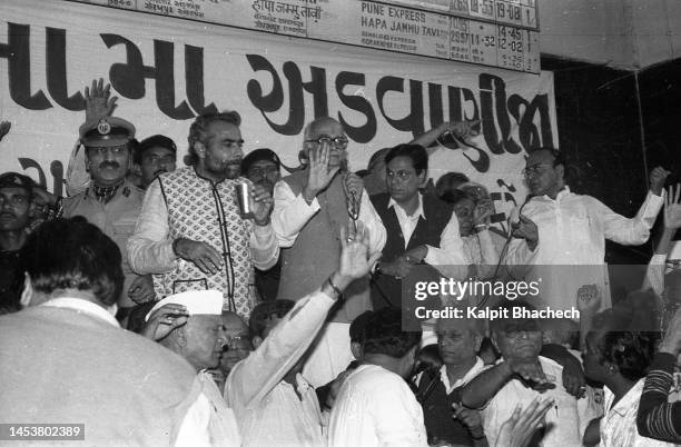 Lal Krishna Advani welcomed at Ahmedabad Railway Station on 22nd January 1993. Narendra Modi was present and was then General Secretary of BJP.