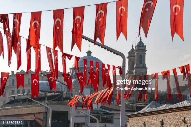 famous taksim square in beyoglu district of istanbul, turkey - beyoglu foto e immagini stock