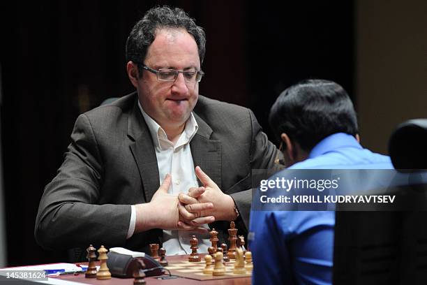 Israel's Boris Gelfand plays against India's Vishwanathan Anand during a FIDE World chess championship match in State Tretyakovsky Gallery in Moscow...