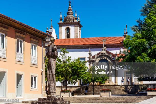 town hall square in arcos de valdevez, portugal - viana do castelo city fotografías e imágenes de stock
