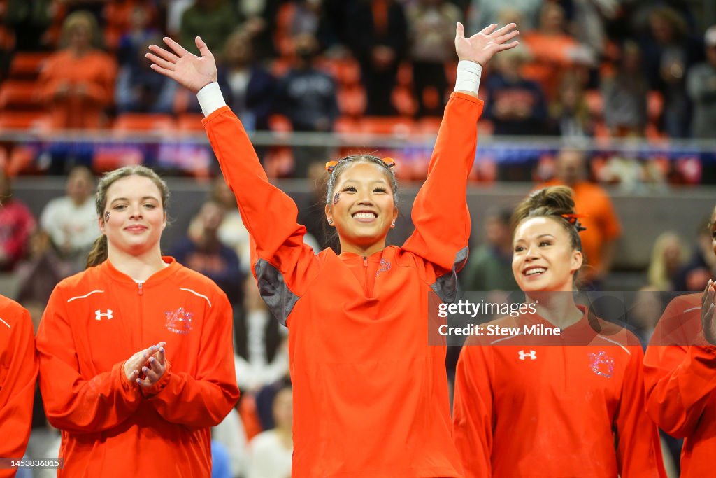 Olivia Hollingsworth of Auburn waves to the crowd during team... News