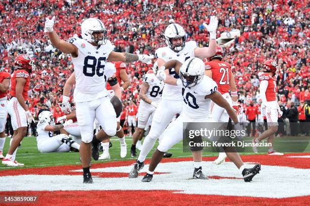 Nicholas Singleton of the Penn State Nittany Lions celebrates with his teammates after scoring a touchdown against the Utah Utes during the first...