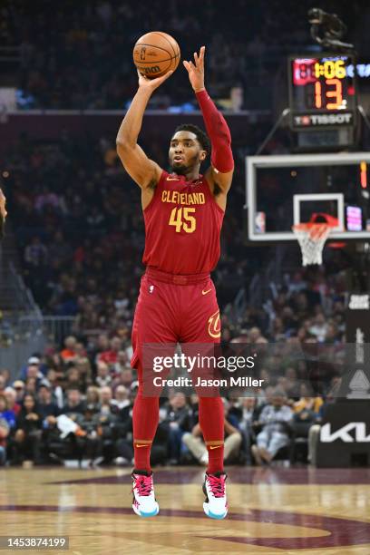 Donovan Mitchell of the Cleveland Cavaliers shoots during the first half against the Chicago Bulls at Rocket Mortgage Fieldhouse on January 02, 2023...