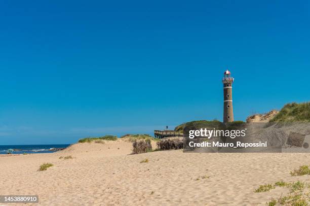 faro en la ciudad de josé ignacio en uruguay. - jose ignacio lighthouse fotografías e imágenes de stock