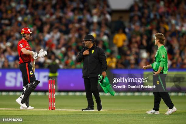 The umpire chats with Tom Rogers of the Renegades and Adam Zampa of the Stars after an attempted runout during the Men's Big Bash League match...