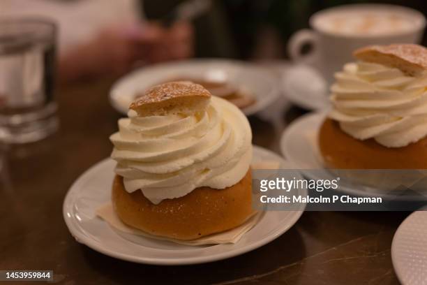 semla (plural semlor) cream buns with almond paste, eaten on, or before, shrove tuesday in sweden / scandinavia. also known as fastlagsbulle, laskiaispulla, vastlakukkel, fastelavnsbolle - pancake day - fotografias e filmes do acervo
