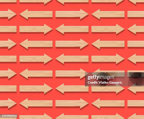 seamless pattern with opposite wooden arrows - tapetenmuster stock-fotos und bilder