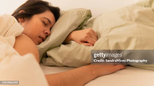 woman snoring while sleeping - bocca aperta foto e immagini stock