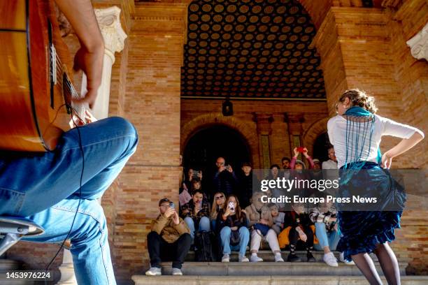 Flamenco show in the arcades of the Plaza de España on January 03, 2023 in Seville Taking advantage of the last Christmas holidays, thousands of...