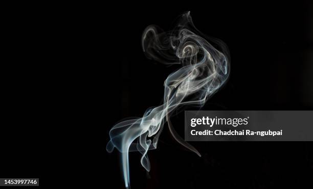 close up white smoke candle background black - candle white background photos et images de collection