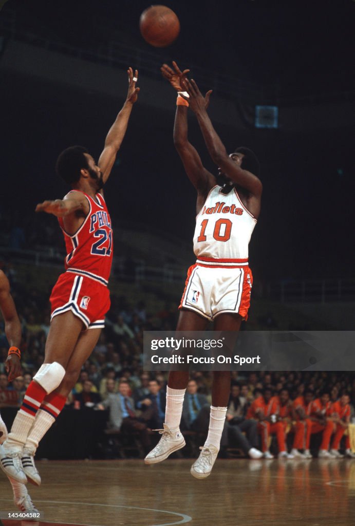 Earl Monroe of the Baltimore Bullets shoots over Archie Clark of the ...