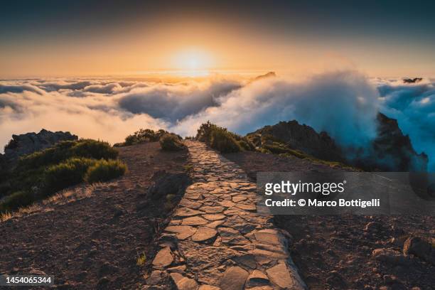 mountain ridge footpath at sunset, pico do arieiro, madeira island. - mountain peak path stock pictures, royalty-free photos & images