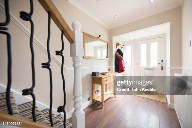 property interiors - hors doeuvre ou entrée photos et images de collection