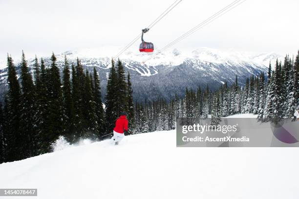 skiing on whistler mountain - whistler winter stockfoto's en -beelden