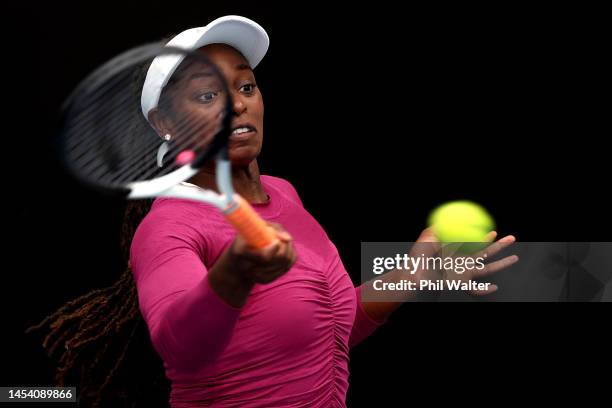 Sloane Stephens of the USA plays a forehand during her singles match against Reb eka Masarova of Spain during day three of the 2023 ASB Classic...