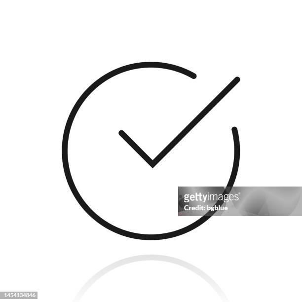 häkchen. symbol mit reflexion auf weißem hintergrund - ok button stock-grafiken, -clipart, -cartoons und -symbole