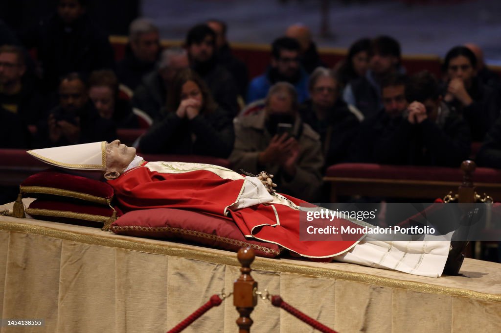 Which Pope Exploded This image depicts death) Last days of display of the remains of Pope ...