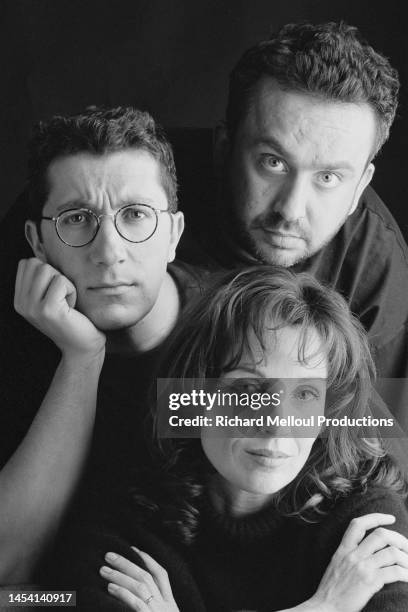 Les Nuls en photo studio - de gauche à droite : Alain Chabat, Chantal Lauby et Dominique Farrugia.