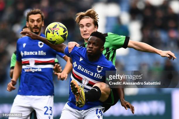 Ronaldo Vieira of UC Sampdoria competes for the ball with Kristian Thorstvedt of US Sassuolo during the Serie A match between US Sassuolo and UC...