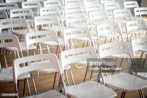 row of empty chair at seminar - chairs in a row stock pictures, royalty-free photos & images