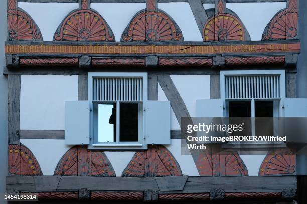 ornate facade, half-timbered house, old town, warburg, north rhine-westphalia, germany - castelo stock-grafiken, -clipart, -cartoons und -symbole