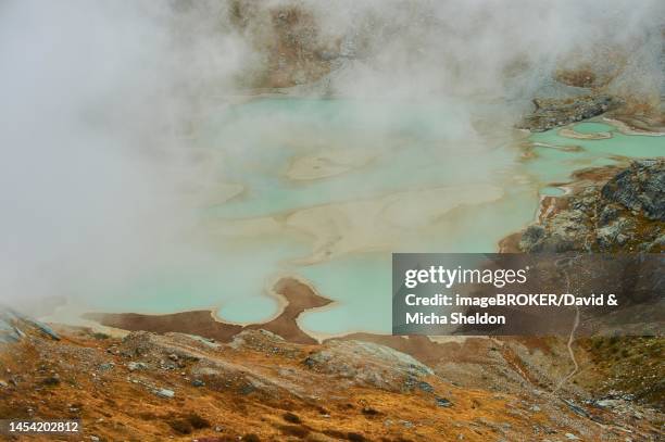 clouds lying in the valley at pasterze hochalpengletscher, hochalpenstrasse, pinzgau, salzburg, austria - hohe tauern stock pictures, royalty-free photos & images