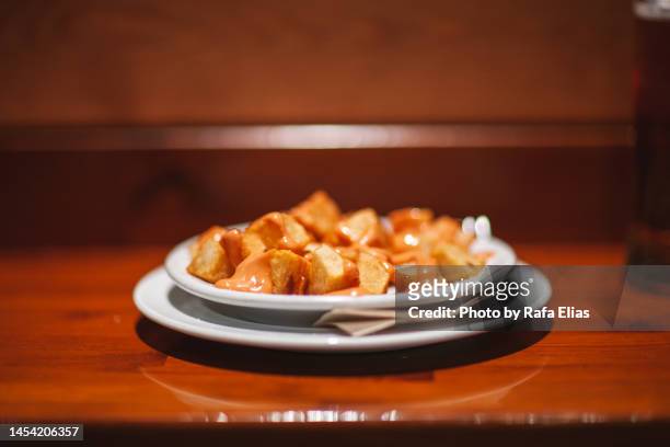fried potato wedges - patatas bravas bildbanksfoton och bilder