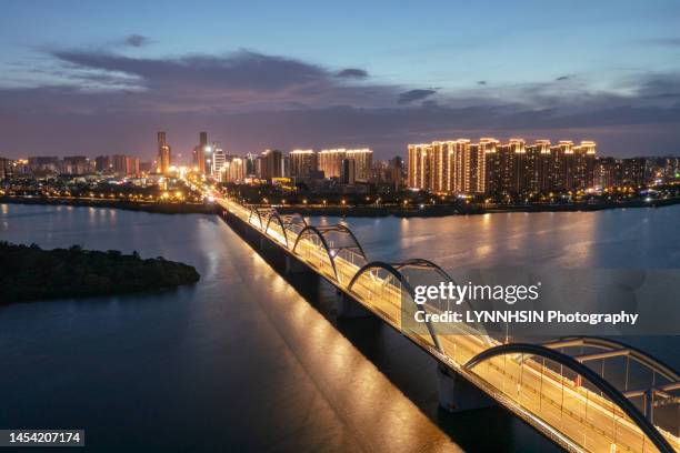 flying side by urban bridge at nightime - handelsavtal bildbanksfoton och bilder