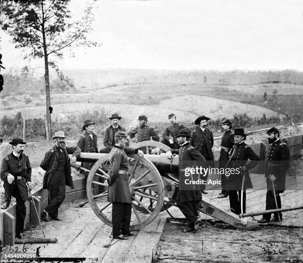 American Civil War : general William Tecumseh Sherman at Federal Fort No. 7 near Atlanta, photo by George N. Barnard.