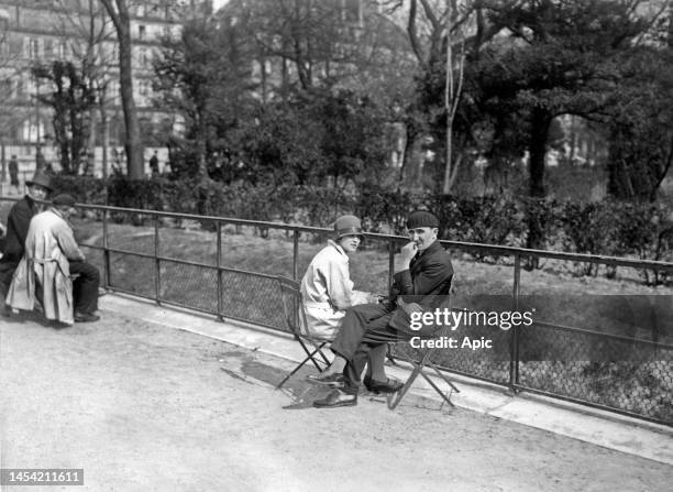 Couple in Tuileries garden, Paris, 20's.