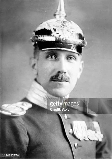 Franz von Papen german officer and politician here in 1914 wearing uniform.