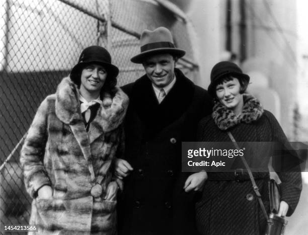 German violonist Adolf Busch with his wife and his daughter Irene circa 1930.