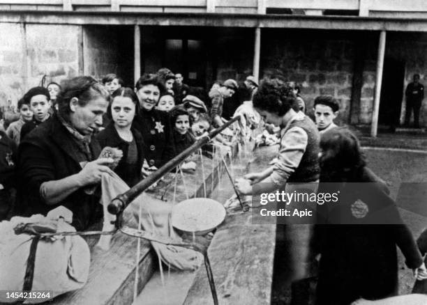 Jewish prisoner women in the camp of Drancy near Paris circa 1942 .