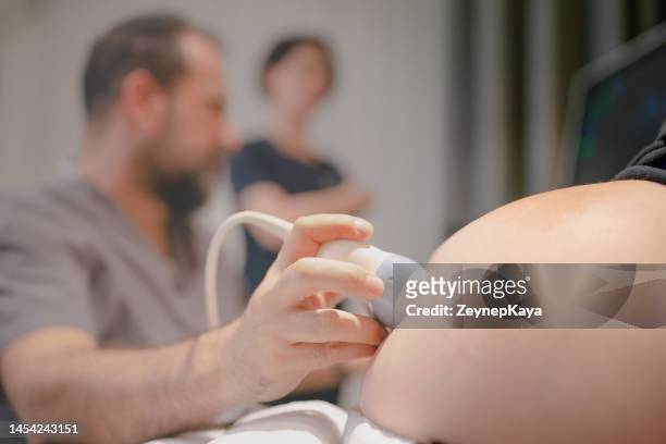 gynecologist using ultrasound scanner while examining female patient - fase da reprodução humana imagens e fotografias de stock