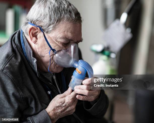 chronic obstructive pulmonary disease treatment - respiratory infection stockfoto's en -beelden