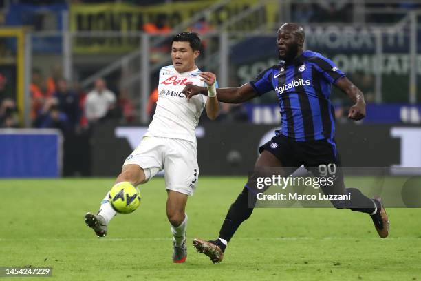 Kim Min-Jae of SSC Napoli battles for possession with Romelu Lukaku of FC Internazionale during the Serie A match between FC Internazionale and SSC...