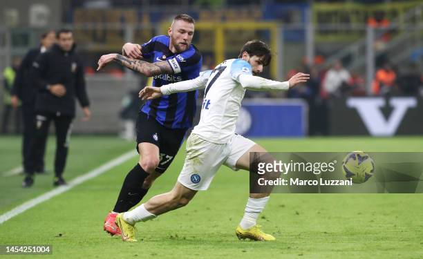 Milan Skriniar of FC Internazionale battles for possession with Khvicha Kvaratskhelia of SSC Napoli during the Serie A match between FC...