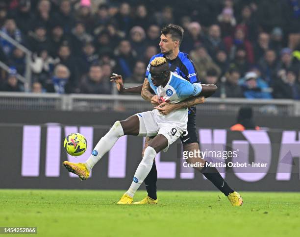 Francesco Acerbi of FC Internazionale competes for the ball with Victor Osimhen of SSC Napoli during the Serie A match between FC Internazionale and...