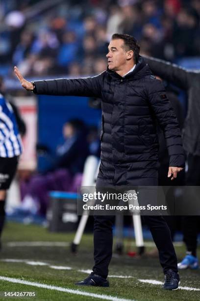 Luis Garcia Plaza head coach of Deportivo Alaves reacts during the Copa del Rey round of 32 match between Deportivo Alaves and Real Valladolid at...