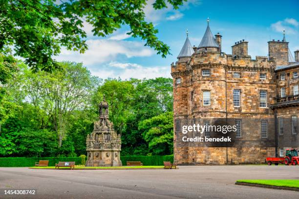 holyrood palace holyroodhouse edinburgh schottland - scottish castle stock-fotos und bilder