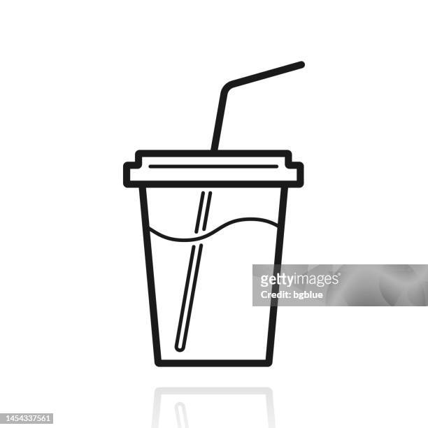 わらでカップ。白い背景に反射するアイコン - ソーダ類点のイラスト素材／クリップアート素材／マンガ素材／アイコン素材