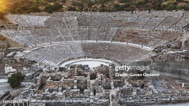 aerial view of the ancient city of ephesus, ancient roman city, turkey's most popular tourist destination, aerial view of the ephesus theater from the ancient city of ephesus, the ruins of the ancient greek city in selcuk, unesco - wonder stockfoto's en -beelden