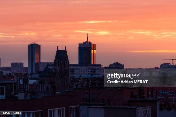 sunset over bruxelles skyline - panorama brussels stock pictures, royalty-free photos & images