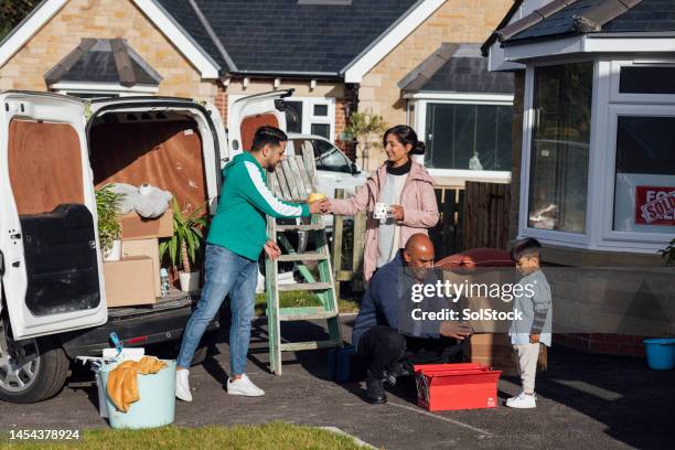 family taking a break - removal van stock pictures, royalty-free photos & images