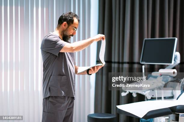 doctor at medical examination room, obgyn - medical examination room stock pictures, royalty-free photos & images